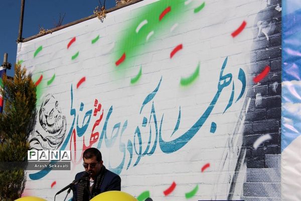 تجدید پیمان مردم شهرستان بیرجند با سالگرد اولین روز ورود امام خمینی