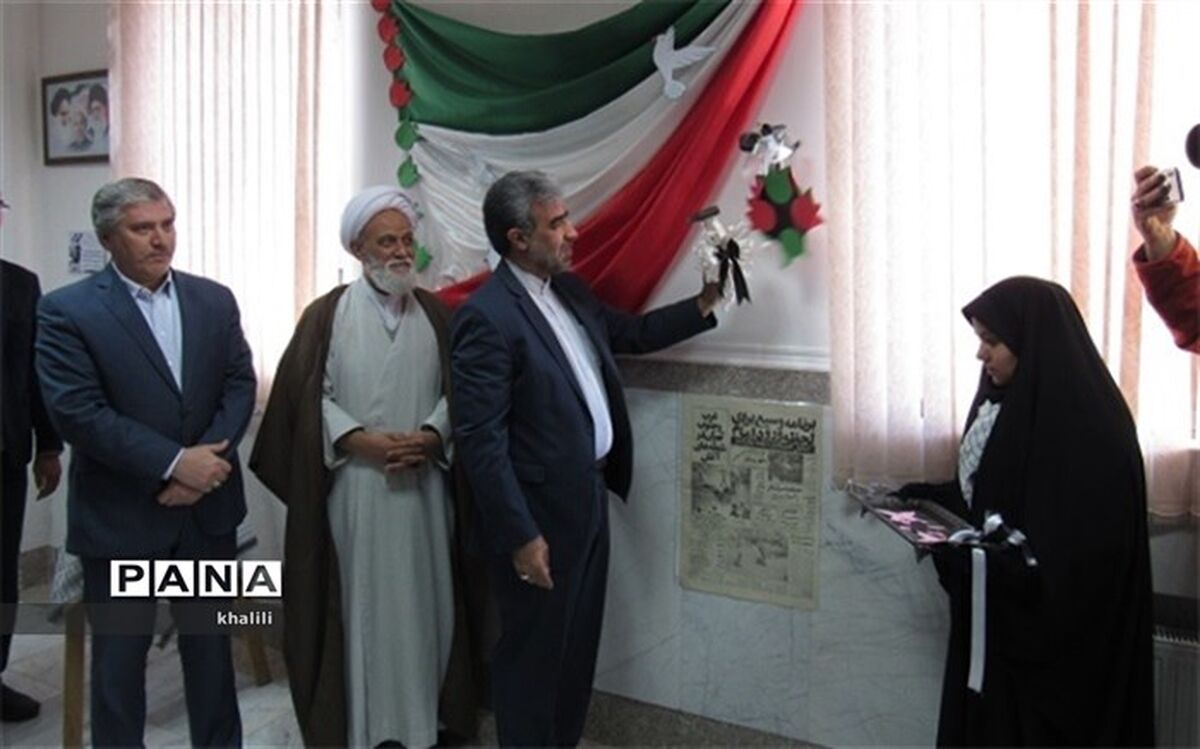 زنگ انقلاب اسلامی در هنرستان حضرت زینب (س) در ناحیه 4 کرج نواخته شد