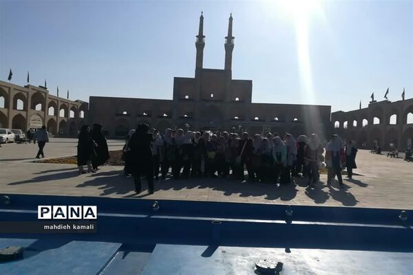 بازدید دانش آموزان  رضوانشهر از بافت تاریخی یزد