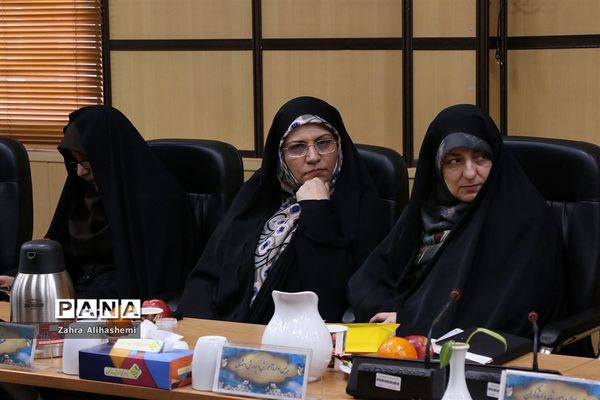 جلسه روسای مناطق نوزده گانه و شورای معاونان اداره‌کل آموزش و پرورش شهر تهران