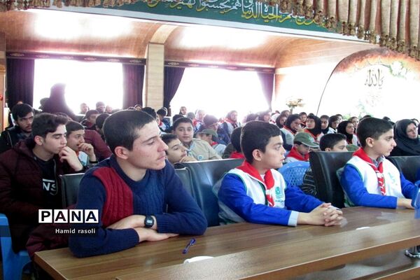 نشست هم اندیشی شوراهای دانش‌آموزی و پیشتازان در شهرستان شاهین دژ
