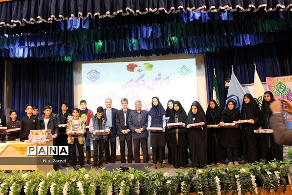 تجلیل از برگزیدگان دلنوشته دانش‌آموزی سومین دوره بازدید از تامین اجتماعی