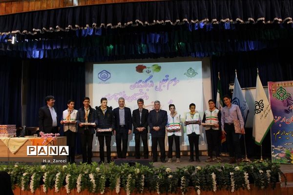 تجلیل از برگزیدگان دلنوشته دانش‌آموزی سومین دوره بازدید از تامین اجتماعی
