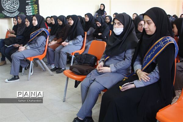 مراسم بزرگداشت سردار سلیمانی در مدرسه نرگس همدان