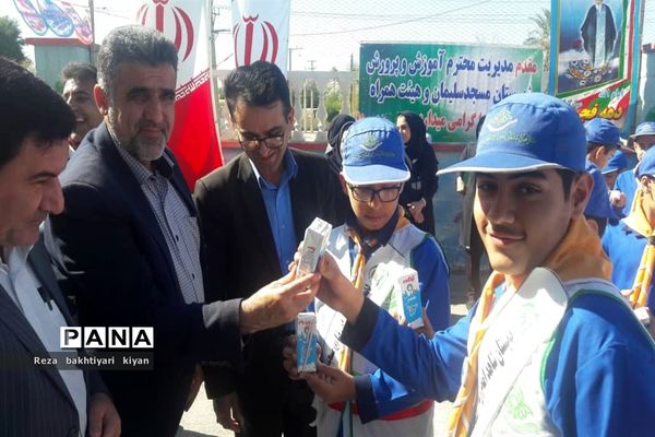 آیین توزیع شیر رایگان مدارس مسجدسلیمان