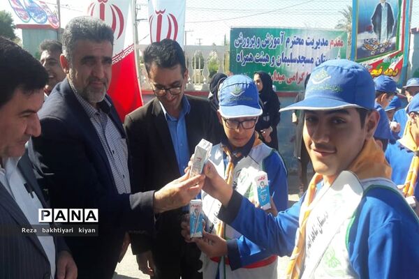آیین توزیع شیر رایگان مدارس مسجدسلیمان