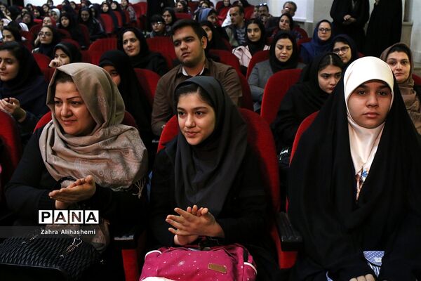 تجلیل از برگزیدگان سی و هفتمین دوره مسابقات فرهنگی، هنری و ادبی دانش آموزان و مدارس تهران