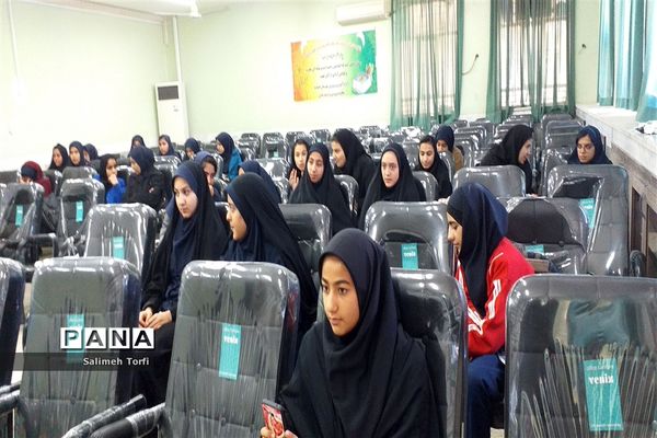 برگزاری مسابقه روانخوانی و مشاعره بین دانش آموزان متوسطه اول شهرستان حمیدیه