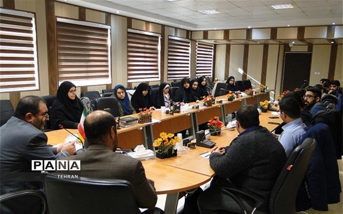 نشست منتخبین شورای دانش آموزی منطقه 12