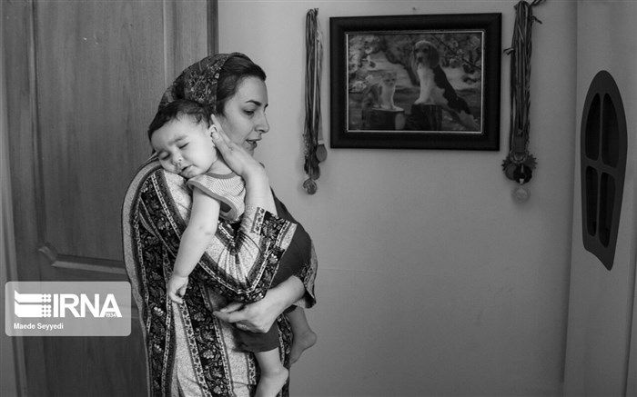 زندگی و خانم معلمی که فرزندش را محو می‌بیند + تصاویر