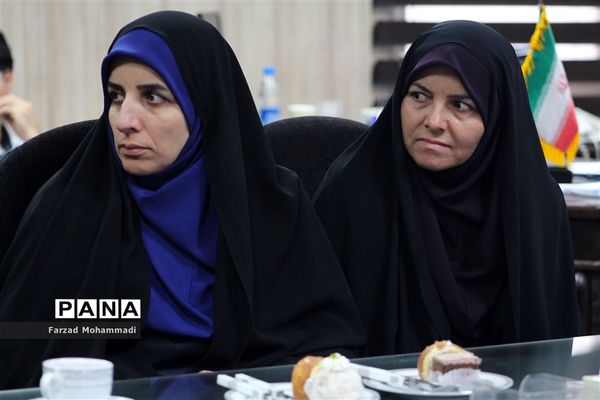 دیدار منتخبین تشکل‌های دانش آموزی با بخشدار چهاردانگه