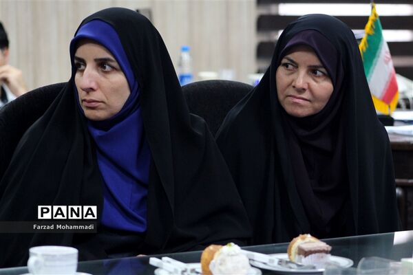 دیدار منتخبین تشکل‌های دانش آموزی با بخشدار چهاردانگه