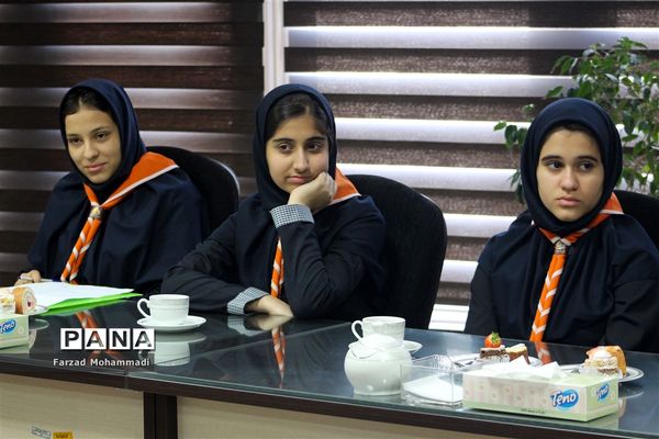 دیدار منتخبین تشکل‌های دانش آموزی با بخشدار چهاردانگه