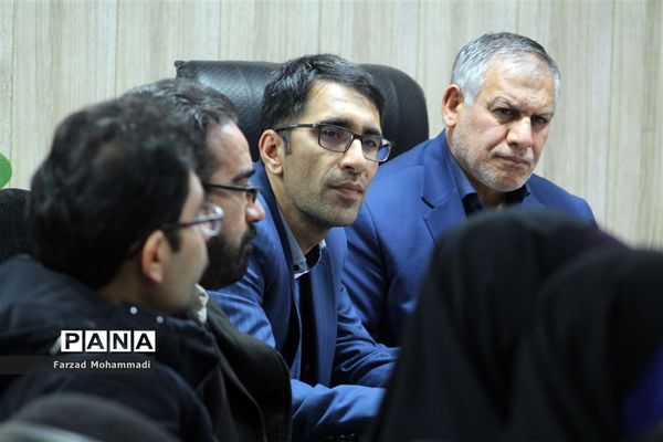 دیدار منتخبین تشکل‌های دانش آموزی با بخشدار چهاردانگه