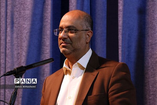 تجلیل از برگزیدگان سی و هفتمین دوره مسابقات فرهنگی، هنری و ادبی دانش آموزان و مدارس شهر تهران