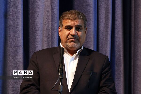 تجلیل از برگزیدگان سی و هفتمین دوره مسابقات فرهنگی، هنری و ادبی دانش آموزان و مدارس شهر تهران