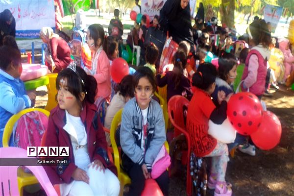 برگزاری جشن انقلاب مهدهای کودک بهزیستی باهمکاری کانون پرورشی فکری درشهرستان حمیدیه