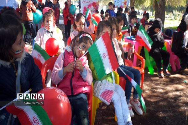 برگزاری جشن انقلاب مهدهای کودک بهزیستی باهمکاری کانون پرورشی فکری درشهرستان حمیدیه
