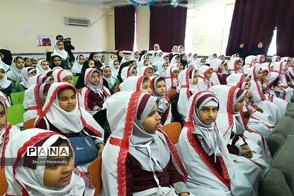 برگزاری جشن تکلیف دانش آموزان پایه سوم دبستان ام البنین شهرستان حمیدیه