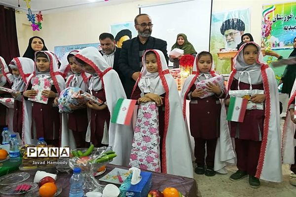 برگزاری جشن تکلیف دانش آموزان پایه سوم دبستان ام البنین شهرستان حمیدیه