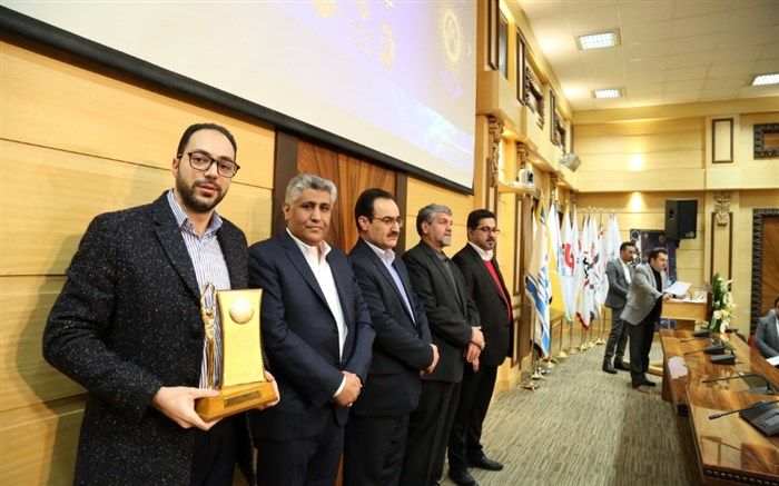 لوح زرین مدیرموفق ملی به شرکت گسترش خشکبار خاورمیانه رسید