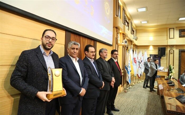 لوح زرین مدیرموفق ملی به شرکت گسترش خشکبار خاورمیانه رسید