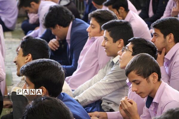 برپایی جشن انقلاب  در دبیرستان ماندگار ایرانشهر