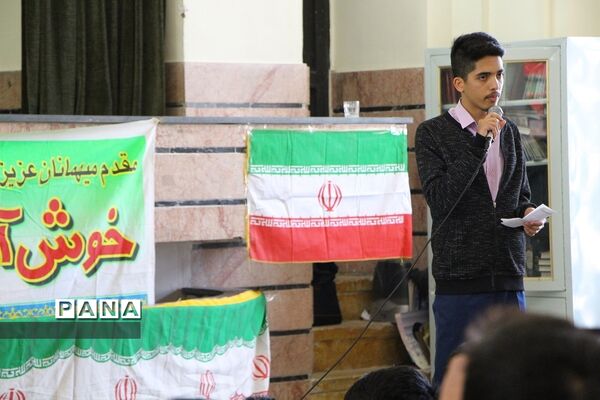 برپایی جشن انقلاب  در دبیرستان ماندگار ایرانشهر
