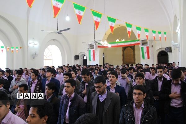 برپایی جشن انقلاب  در دبیرستان ماندگار ایرانشهر