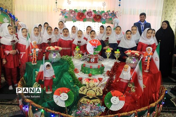 جشن دهه فجر در مدرسه تمام تشکیلاتی پنج تن آل عبا ناحیه 3 تبریز