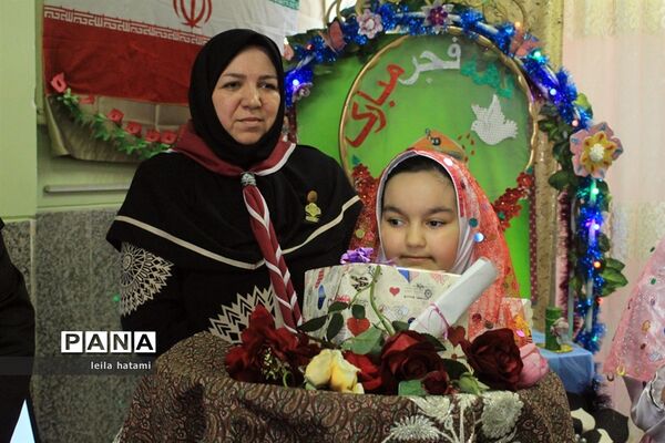 جشن دهه فجر در مدرسه تمام تشکیلاتی پنج تن آل عبا ناحیه 3 تبریز