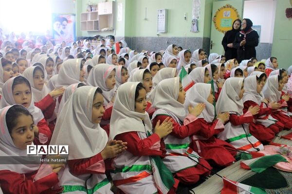جشن دهه فجر در مدرسه تمام تشکیلاتی پنج تن آل عبا ناحیه 3 تبریز