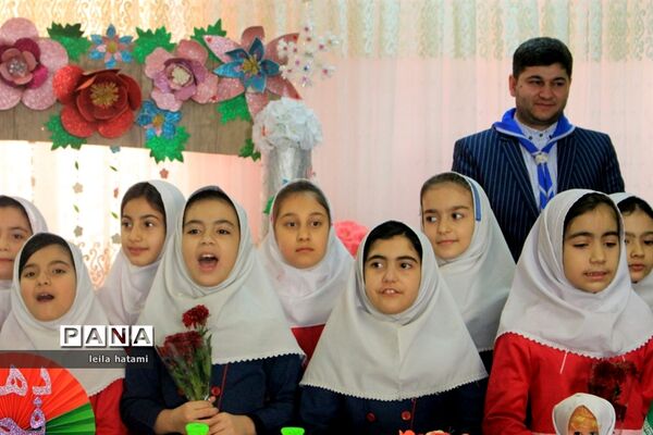 جشن دهه فجر در مدرسه تمام تشکیلاتی پنج تن آل عبا ناحیه 3 تبریز