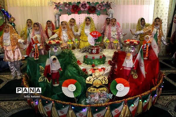 جشن دهه فجر در مدرسه تمام تشکیلاتی پنج تن آل عبا ناحیه 3 تبریز