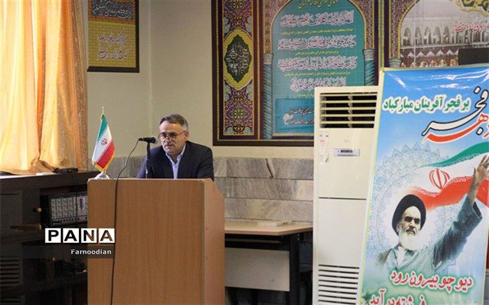 انقلاب اسلامی معجزه قرن است