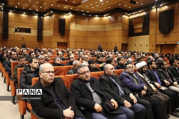 رونمایی از پوستر کنگره بین المللی مکتب شهید سلیمانی در تالار معلم تبریز