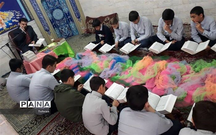 برگزاری محافل انس با قرآن کریم در مدارس منطقه ۱۱