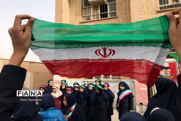 برگزاری آیین چهل و یکمین سالگرد پیروزی انقلاب اسلامی درمدارس شهرستان حمیدیه