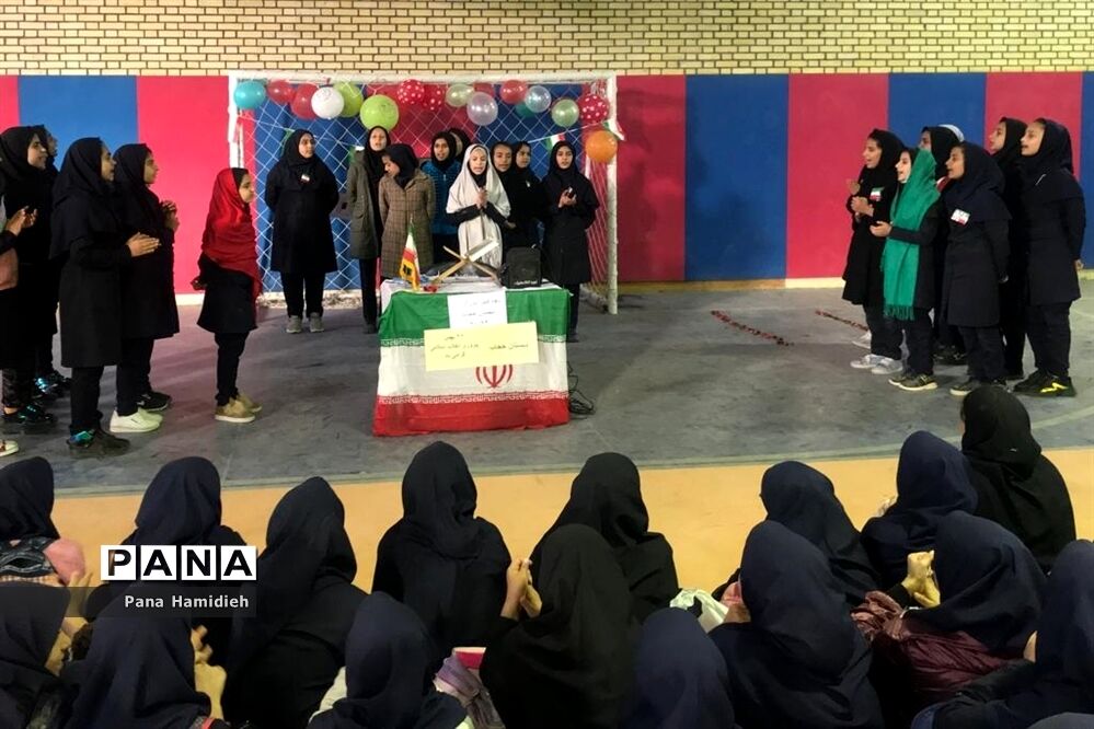 برگزاری آیین چهل و یکمین سالگرد پیروزی انقلاب اسلامی درمدارس شهرستان حمیدیه
