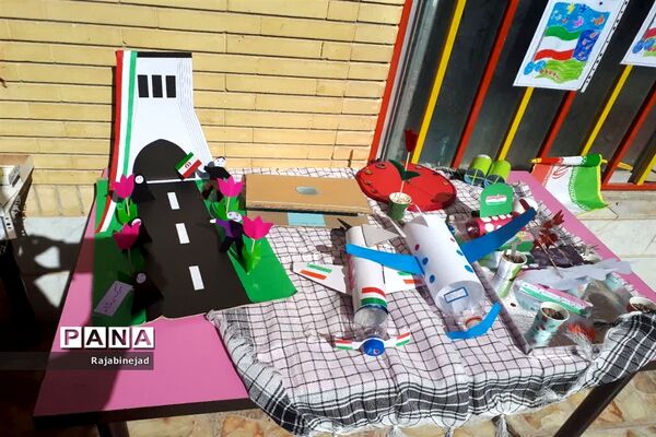 جشن انقلاب و نمایشگاه دست ساخته ها پیش دبستانی و دبستان سیدالشهدا ابرکوه