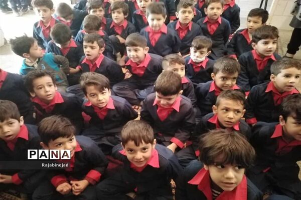 جشن انقلاب و نمایشگاه دست ساخته ها پیش دبستانی و دبستان سیدالشهدا ابرکوه