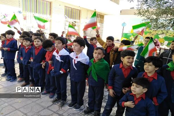 جشن انقلاب و نمایشگاه دست ساخته ها پیش دبستانی و دبستان سیدالشهدا ابرکوه