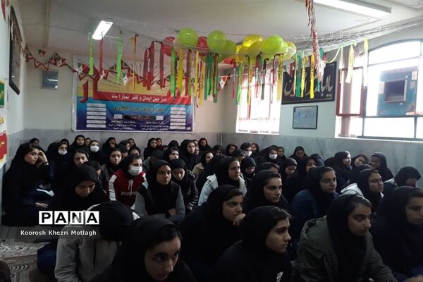 برگزاری جشن‌های دهه فجر در مدارس کازرون
