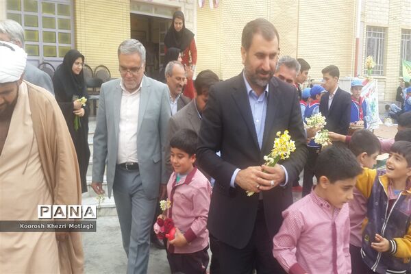 برگزاری جشن‌های دهه فجر در مدارس کازرون