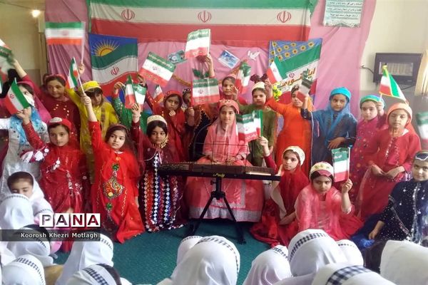 برگزاری جشن‌های دهه فجر در مدارس کازرون