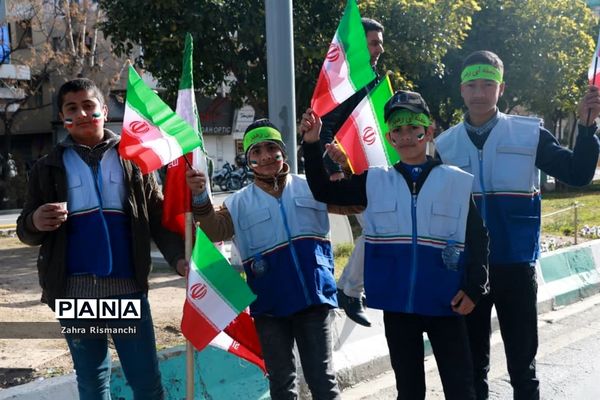 حضور مردم شیراز در راهپیمایی  ۲۲ بهمن ماه