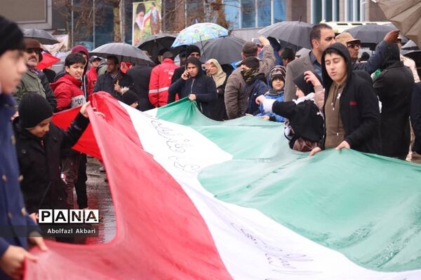 راه‌پیمایی مردم ساری در روز ۲۲ بهمن