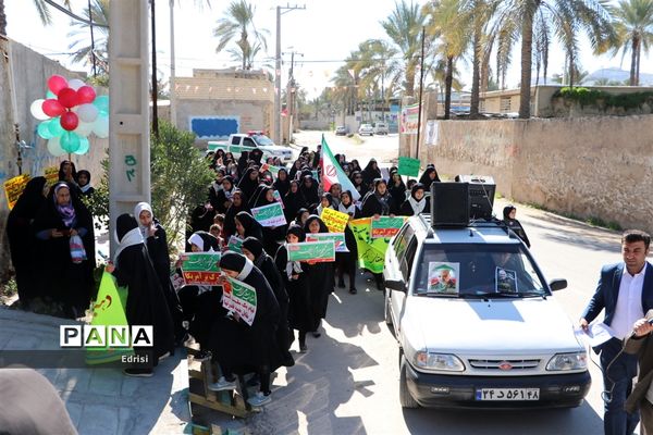 راهپیمایی مردم روستای بورکی علیا از توابع بخش خشت شهرستان کازرون در سالروز پیروزی انقلاب اسلامی