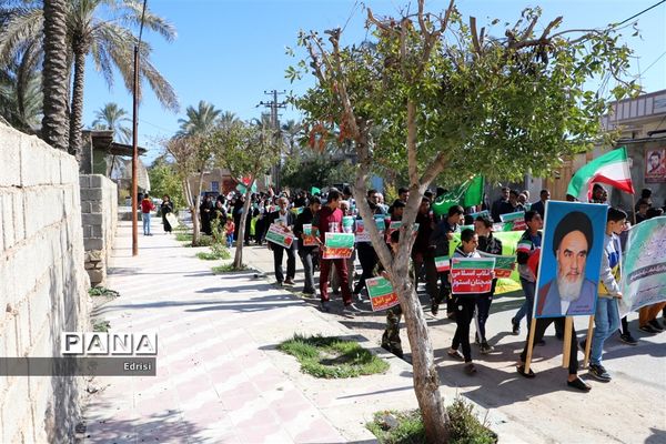 راهپیمایی مردم روستای بورکی علیا از توابع بخش خشت شهرستان کازرون در سالروز پیروزی انقلاب اسلامی