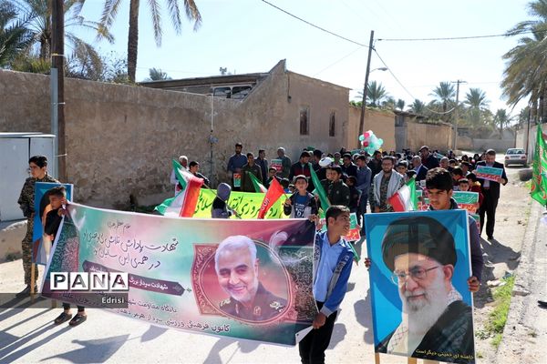 راهپیمایی مردم روستای بورکی علیا از توابع بخش خشت شهرستان کازرون در سالروز پیروزی انقلاب اسلامی